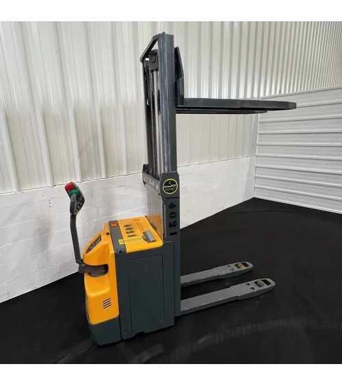 Transpalette Gerbeur électrique 2000kg duplex 1660mm à vendre chez DYNALOC