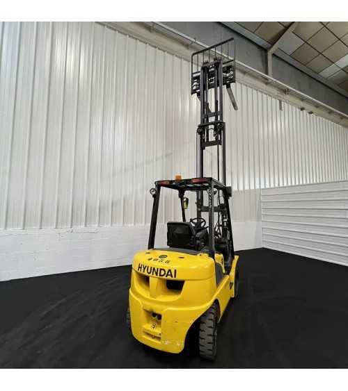 Chariot élévateur diesel 2500kg triplex 4700mm à vendre chez Dynaloc