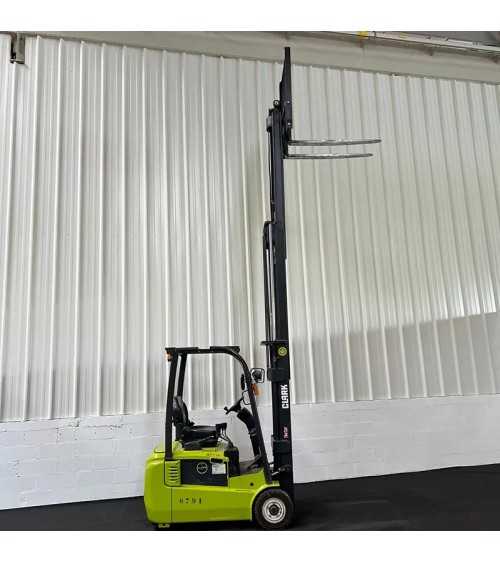 CHARIOT ELEVATEUR ELECTRIQUE occasion 3ROUES 1600KG TRIPLEX 4780mm CLARK GTX16 à vendre chez DYNALOC N°REF006791