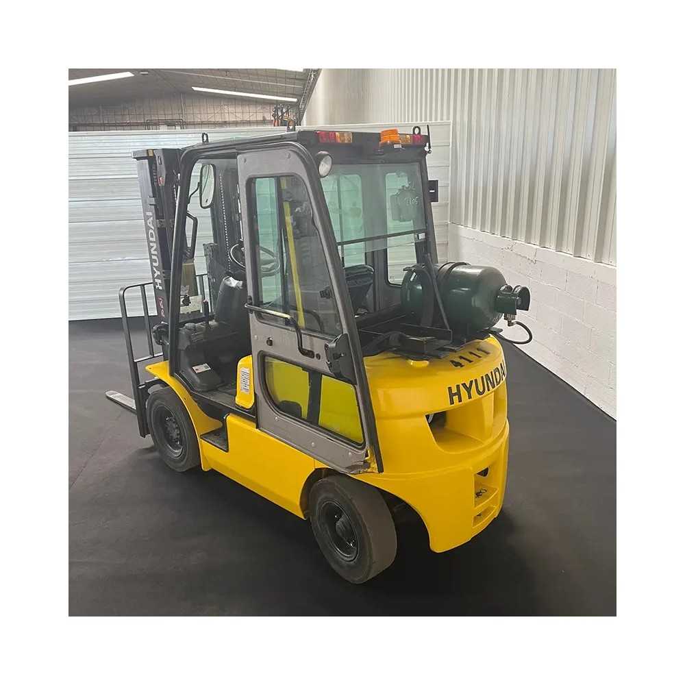 Chariot élévateur gaz 2500kg triplex 4700mm à vendre chez Dynaloc Chariot élévateur gaz 2500kg triplex 4700mm à vendre chez Dynaloc