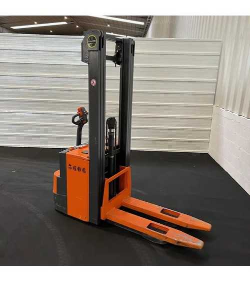 Gerbeur électrique 1600kg triplex 5250mm à vendre chez DYNALOC